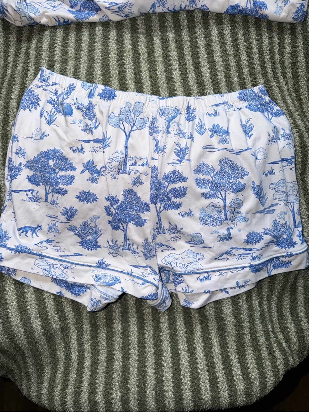 Woman’s pajama set - Picture 4 of 7